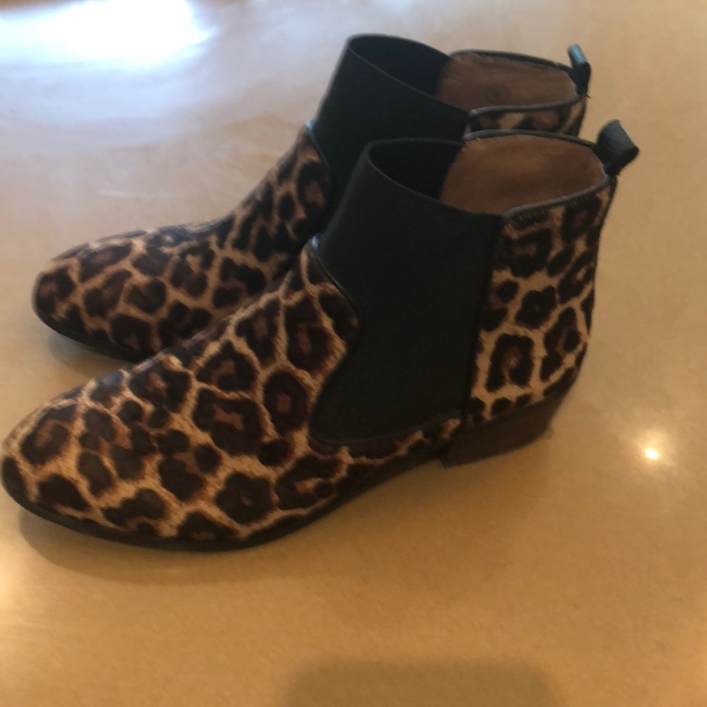 Yosi Ys Samar’s Booties size 9